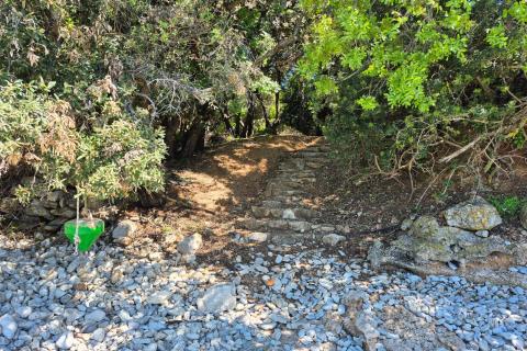 Otok Cres, Ustrine, negrađevinsko zemljište 1446m2