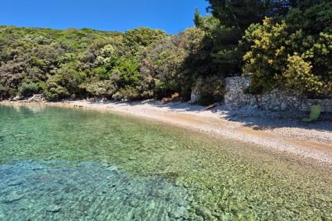 Otok Cres, Ustrine, negrađevinsko zemljište 1446m2