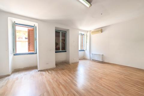 Rovinj - stan za renovaciju u centru starog grada