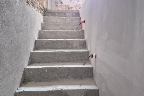 Istra, Žminj okolica - djelomično adaptirana kuća sa dvorištem