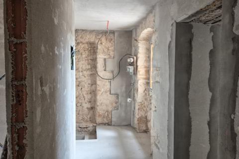 Istra, Žminj okolica - djelomično adaptirana kuća sa dvorištem