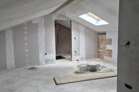 Istra, Žminj okolica - djelomično adaptirana kuća sa dvorištem