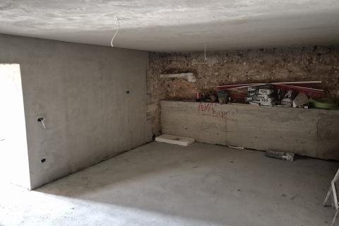 Istra, Žminj okolica - djelomično adaptirana kuća sa dvorištem