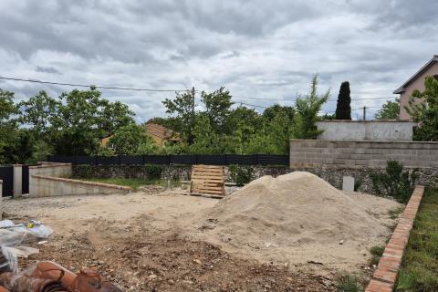 Istra, Žminj okolica - djelomično adaptirana kuća sa dvorištem