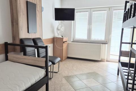 Sisak, Zeleni brijeg, Kuća s okućnicom