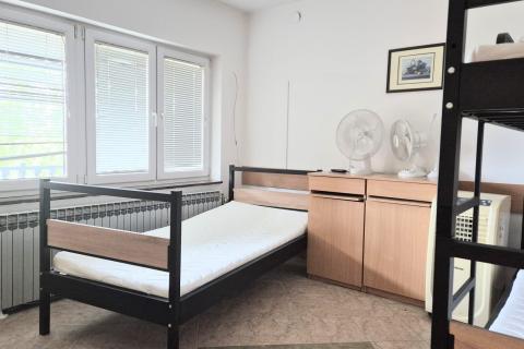 Sisak, Zeleni brijeg, Kuća s okućnicom