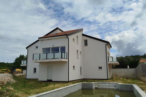 Višnjan, zgrada s četiri stana