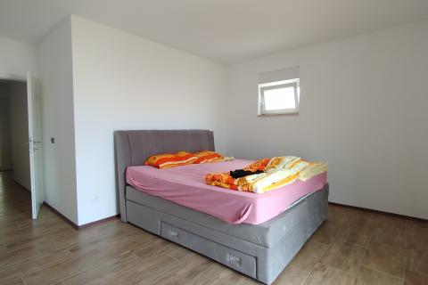 Višnjan, zgrada s četiri stana