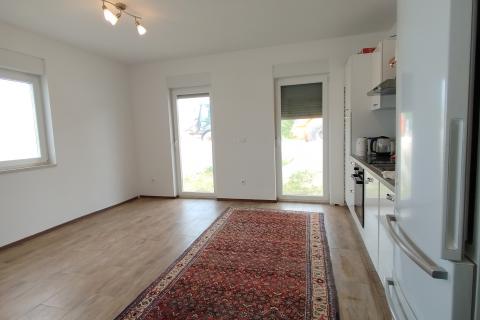 Višnjan, zgrada s četiri stana