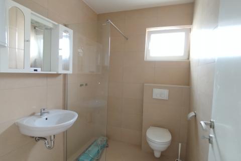 Višnjan, zgrada s četiri stana