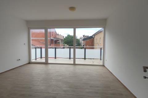 Višnjan, zgrada s četiri stana