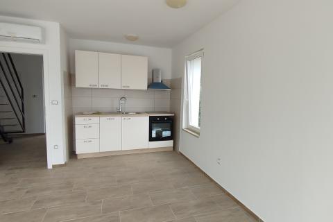 Višnjan, zgrada s četiri stana