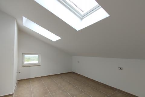 Višnjan, zgrada s četiri stana