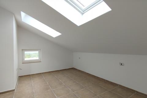 Višnjan, zgrada s četiri stana