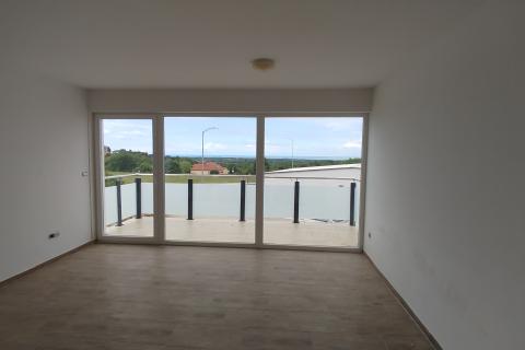 Višnjan, zgrada s četiri stana