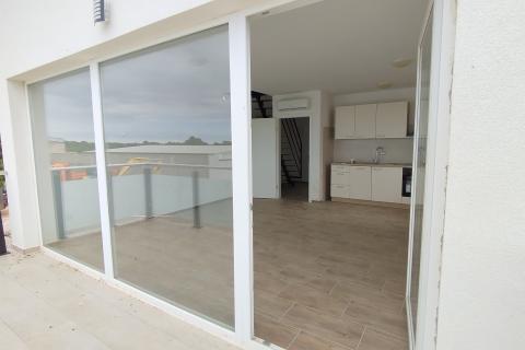 Višnjan, zgrada s četiri stana