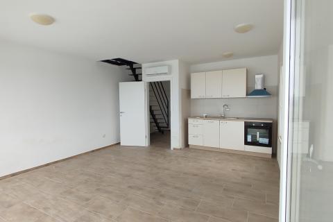 Višnjan, zgrada s četiri stana