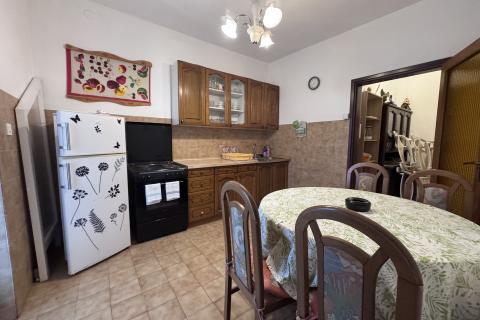 OTOK KRK-MALINSKA ,kuća sa 5 apartman 100 metara do mora