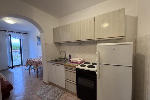 OTOK KRK-MALINSKA ,kuća sa 5 apartman 100 metara do mora