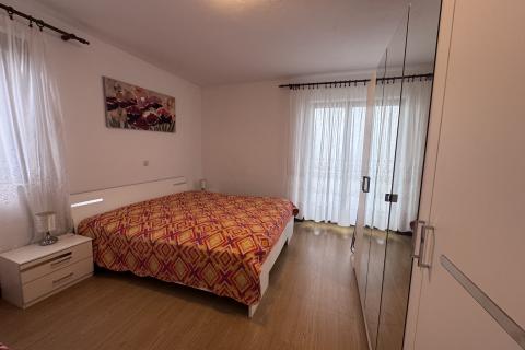 OTOK KRK-MALINSKA ,kuća sa 5 apartman 100 metara do mora