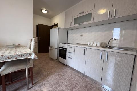 OTOK KRK-MALINSKA ,kuća sa 5 apartman 100 metara do mora