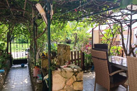 Istra, Rovinj - Višestambena kuća s 5 stambenih jedinica, dvorištem i pogledom na zelenilo