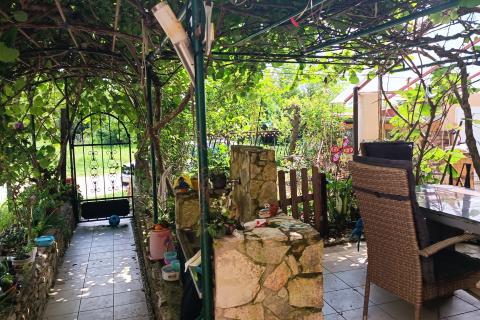 Istra, Rovinj - Višestambena kuća s 5 stambenih jedinica, dvorištem i pogledom na zelenilo