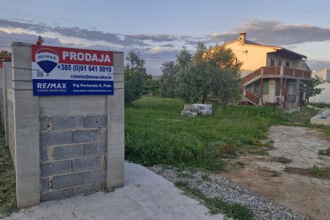 Istria, Rakalj – House with a pool and building plot