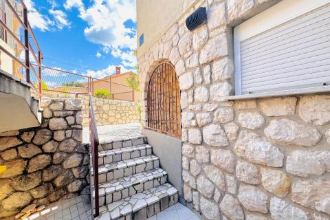 Crikvenica,Dramalj- dvosoban stan u prizemlju 150m od mora 