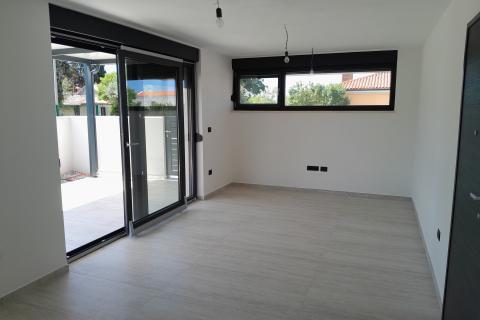 Istra,Banjole,stan sa velikim vrtom