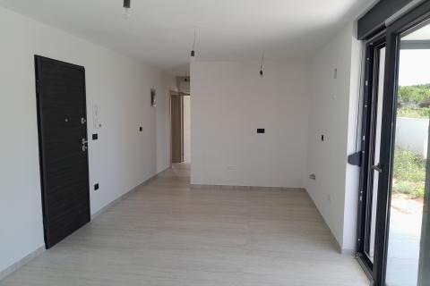 Istra,Banjole,stan sa velikim vrtom