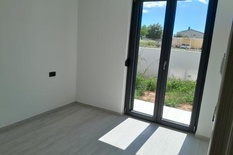 Istra,Banjole,stan sa velikim vrtom