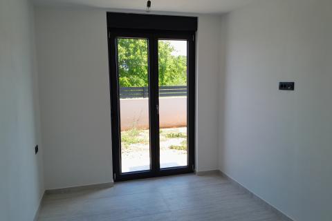 Istra,Banjole,stan sa velikim vrtom