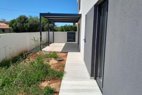 Istra,Banjole,stan sa velikim vrtom