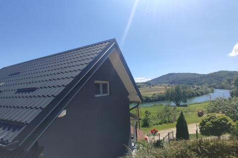 Karlovac-okolica,kuća kod rijeke Korane