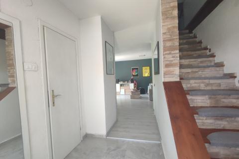 Karlovac-okolica,kuća kod rijeke Korane