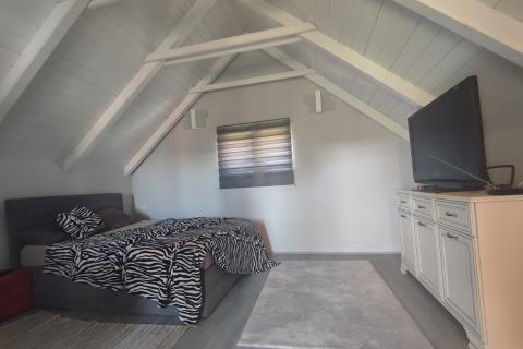 Karlovac-okolica,kuća kod rijeke Korane