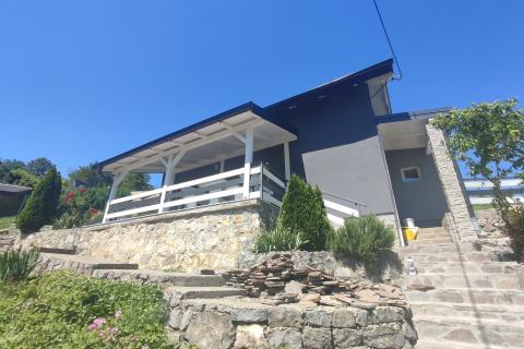 Karlovac-okolica,kuća kod rijeke Korane