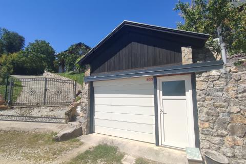 Karlovac-okolica,kuća kod rijeke Korane