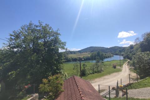 Karlovac-okolica,kuća kod rijeke Korane