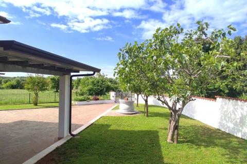 Istra,Lovrečica okolica,kuća s bazenom i apartmanima