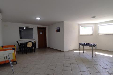 Istra,Lovrečica okolica,kuća s bazenom i apartmanima