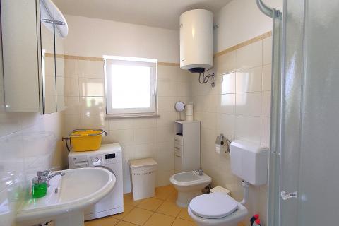 Istra,Lovrečica okolica,kuća s bazenom i apartmanima