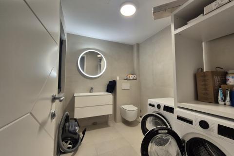 OPATIJA,VOLOSKO- NOVOGRADNJA, stan s bazenom i pogledom na more