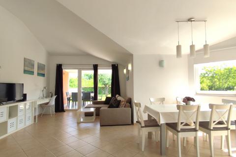 Istra,Lovrečica okolica,kuća s bazenom i apartmanima