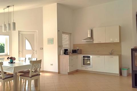 Istra,Lovrečica okolica,kuća s bazenom i apartmanima