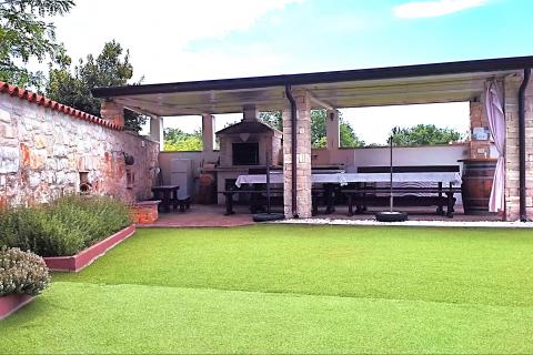 Istra,Lovrečica okolica,kuća s bazenom i apartmanima