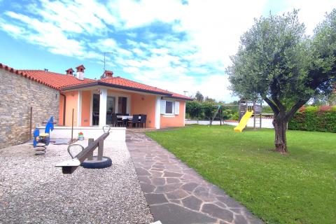 Istra,Lovrečica okolica,kuća s bazenom i apartmanima