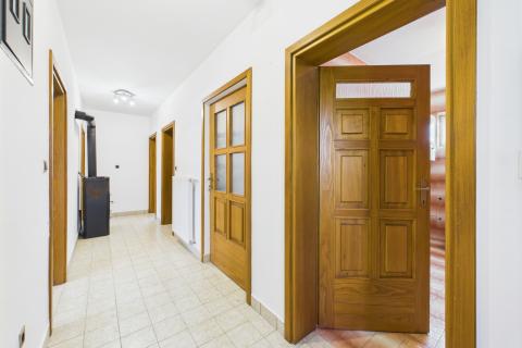 Ivanić-Grad, Kloštar Ivanić, obiteljska kuća, polu-adaptirana