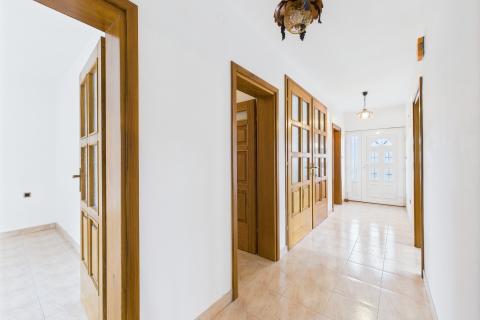 Ivanić-Grad, Kloštar Ivanić, obiteljska kuća, polu-adaptirana